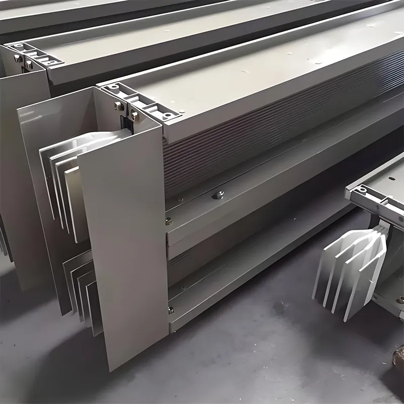 తక్కువ వోల్టేజ్ శాండ్‌విచ్ బస్‌వే