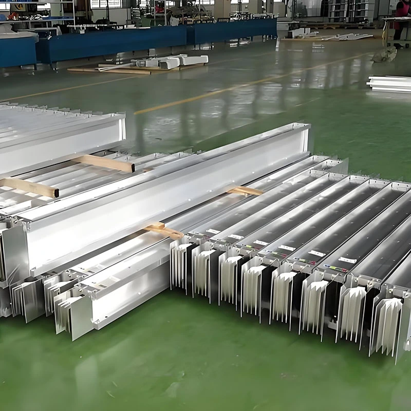 మీడియం కరెంట్ ఎన్‌క్లోజ్డ్ బస్‌వే